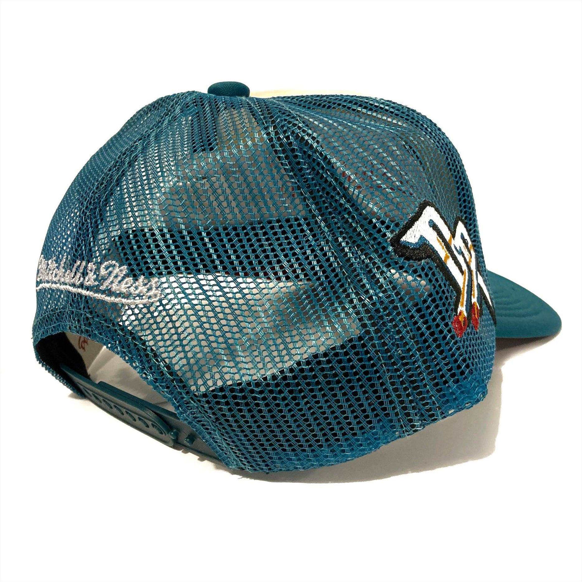 Mitchell & Ness Detroit Pistons Pro Crown Snapback Off White/Teal