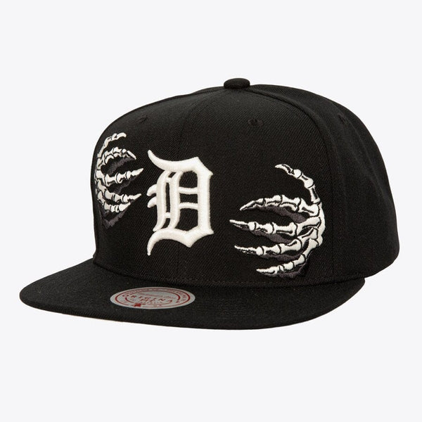Mitchell & Ness Hat Black Detroit Tigers Bones Snapback Hat 86970113