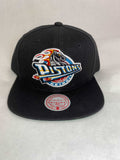 Mitchell & Ness Hat NBA Core Snapback Pistons Black w/Vintage Logo 697589643904